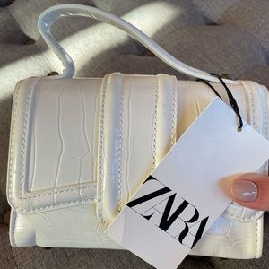 NWT. Zara white purse, never used.
